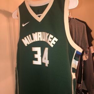 A Giannis Antetokounmpo jersey